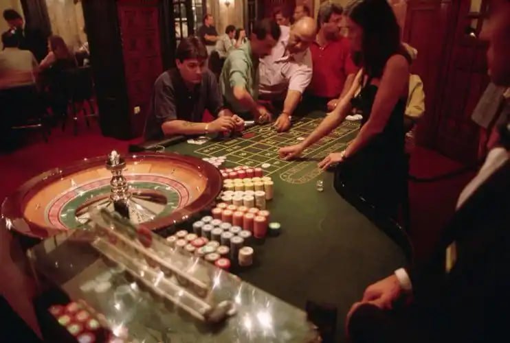 Rummy card entertainment scene for Bangladesh adults browsing jays9